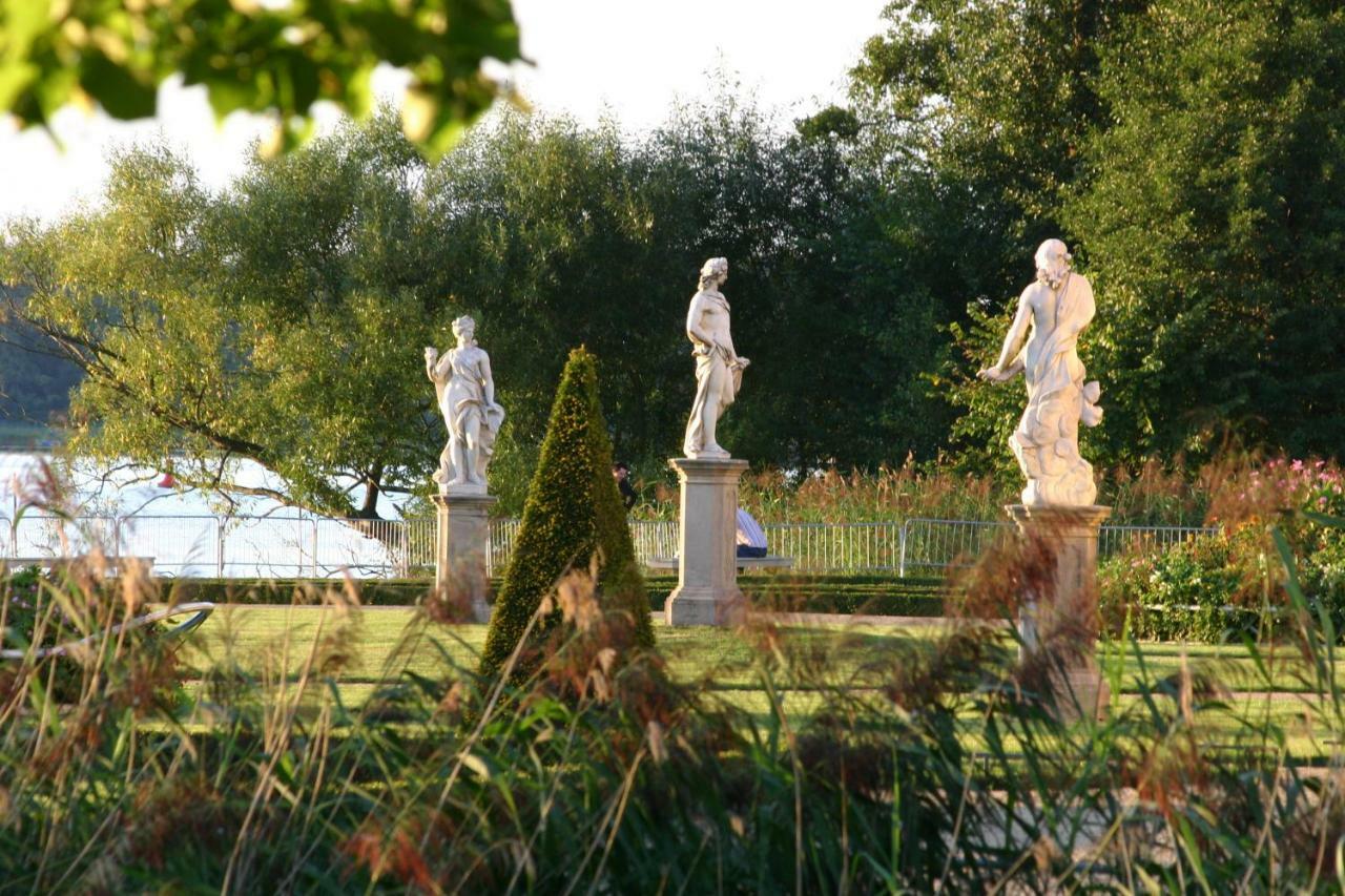 Marstall Im Schlosspark Rheinsberg Bagian luar foto